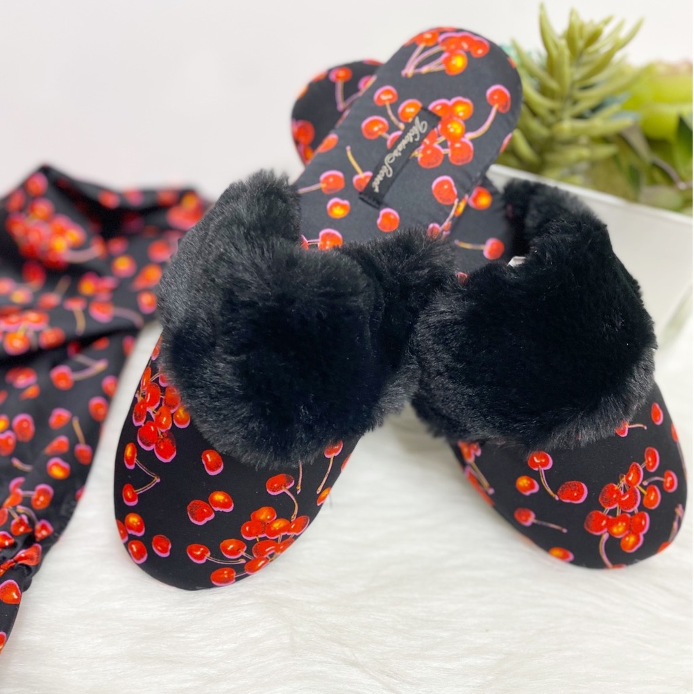 Victoria Secret cherry 🍒 house slippers with bag M